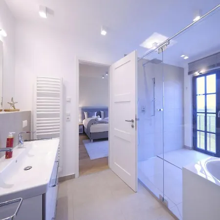 Villa Reetland Am - Luxusplus Reetdachvilla Mit 4 Schlafzimmern, Sauna Und Kamin G13 *