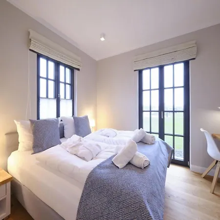 Reetland Am - Luxusplus Reetdachvilla Mit 4 Schlafzimmern, Sauna Und Kamin G13 *