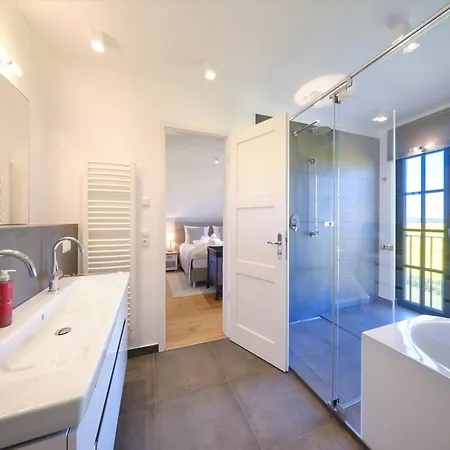 Reetland Am - Luxusplus Reetdachvilla Mit 4 Schlafzimmern, Sauna Und Kamin G13 *