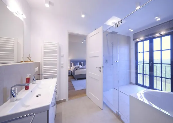 Villa Reetland Am - Luxusplus Reetdachvilla Mit 4 Schlafzimmern, Sauna Und Kamin G13 *