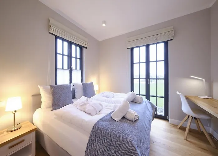 Reetland Am - Luxusplus Reetdachvilla Mit 4 Schlafzimmern, Sauna Und Kamin G13 *